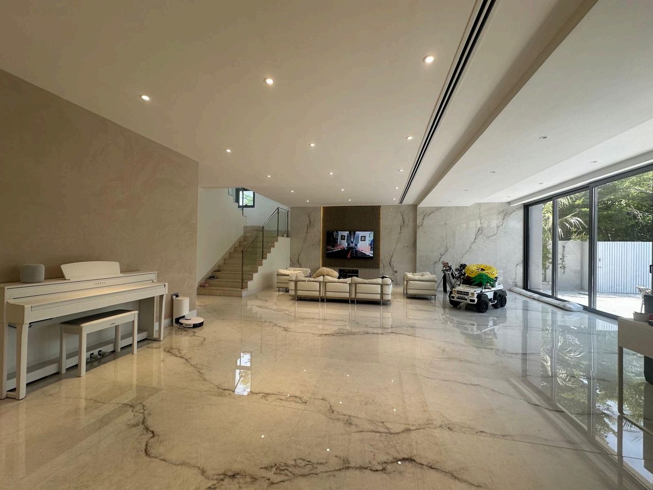 Tom Villa interior